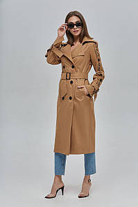 Плащ тренч з плащової тканини з широким англійським коміром і поясом по лінії талії кемел