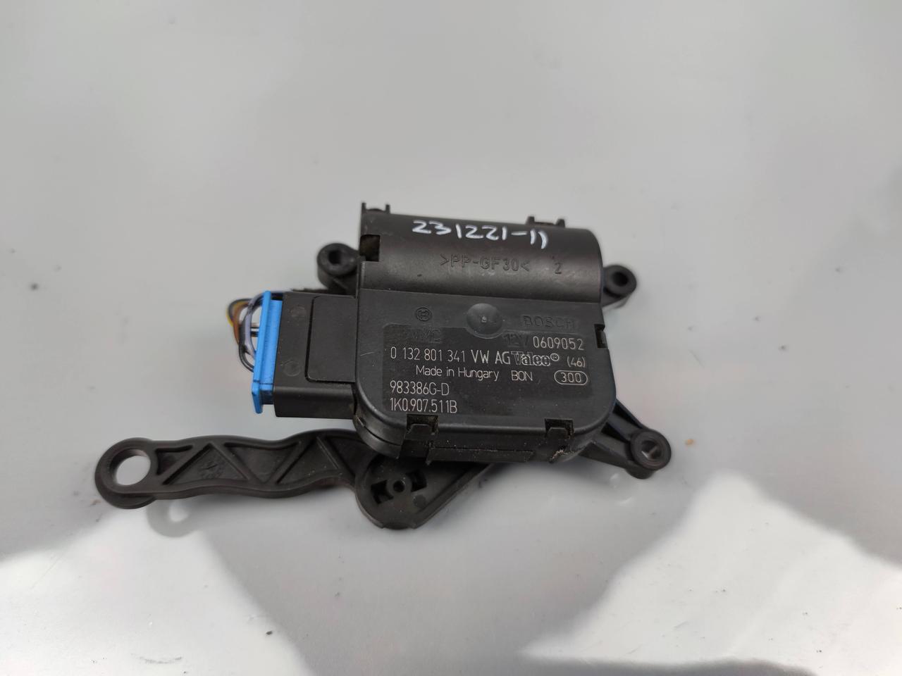 Моторчик заслінки печінки Skoda Octavia A5 0132801341 1K0907511B