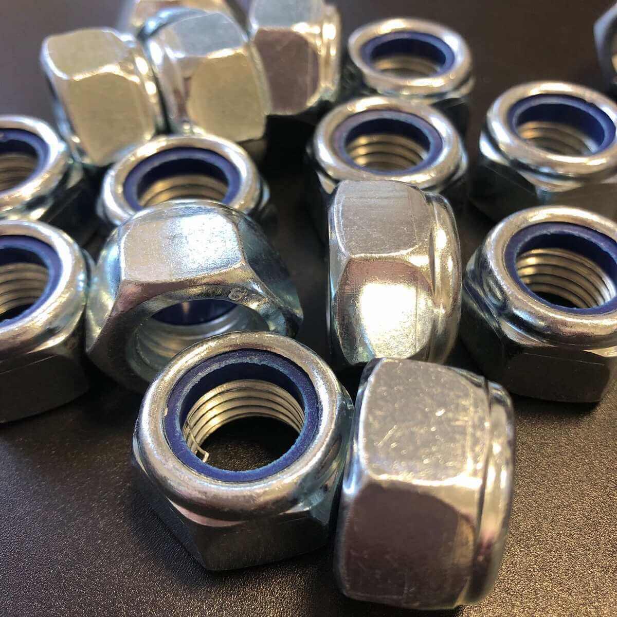 DIN 985 Гайка самостопорна 8 цинк, фото 1