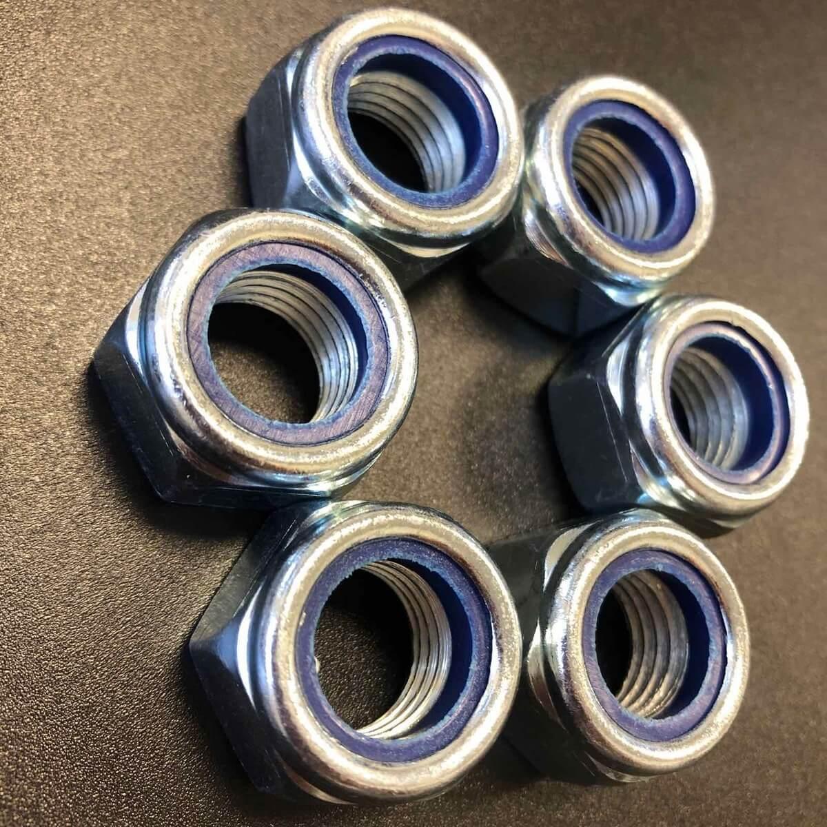 DIN 985 Гайка самостопорна М8 нержавіюча А4, фото 1