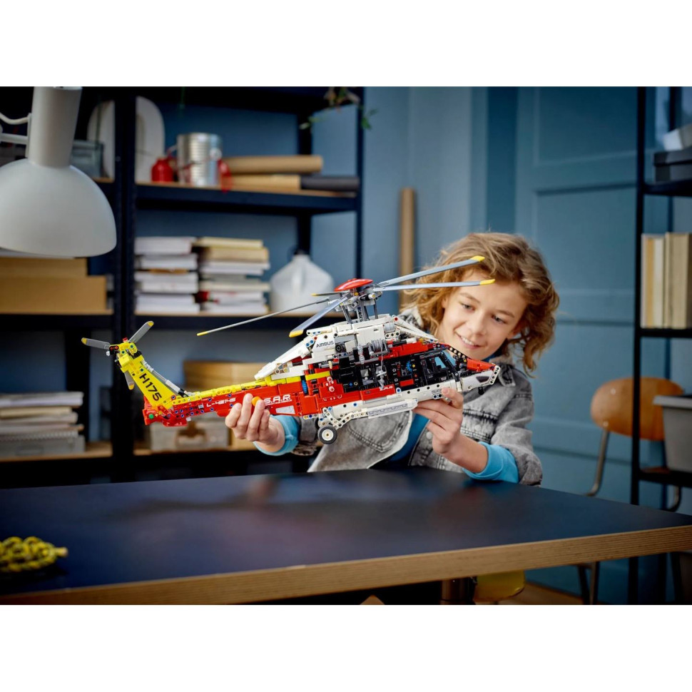 Купить Конструктор LEGO Technic Спасательный вертолет Airbus H175 42145 ...
