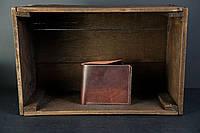 Мужское кожаное портмоне с монетницей, натуральная кожа итальянский Краст, цвет коричневий, оттенок Вишня