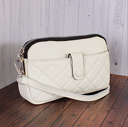 Маленька зручна практична шкіряна сумочка молочного кольору високої якості