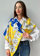 Шовкова хустка з патріотичним принтом Квіти 95*95 см жовто-синій ручна обробка краю, фото 3