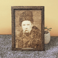 Портрет Шевченка, випалений на дереві. Рамка із дерева
