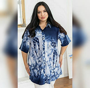 Жіноча блузка на ґудзиках дуже великих розмірів