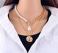 Многослойное асимметричное ожерелье- цепочка с искусственным жемчугом и подвесками в золотом цвете