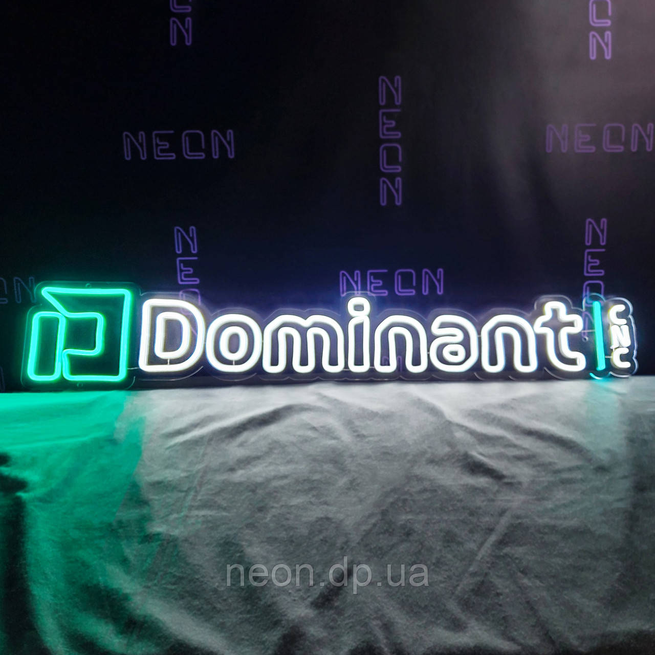 Неонова вивіска "Dominant"