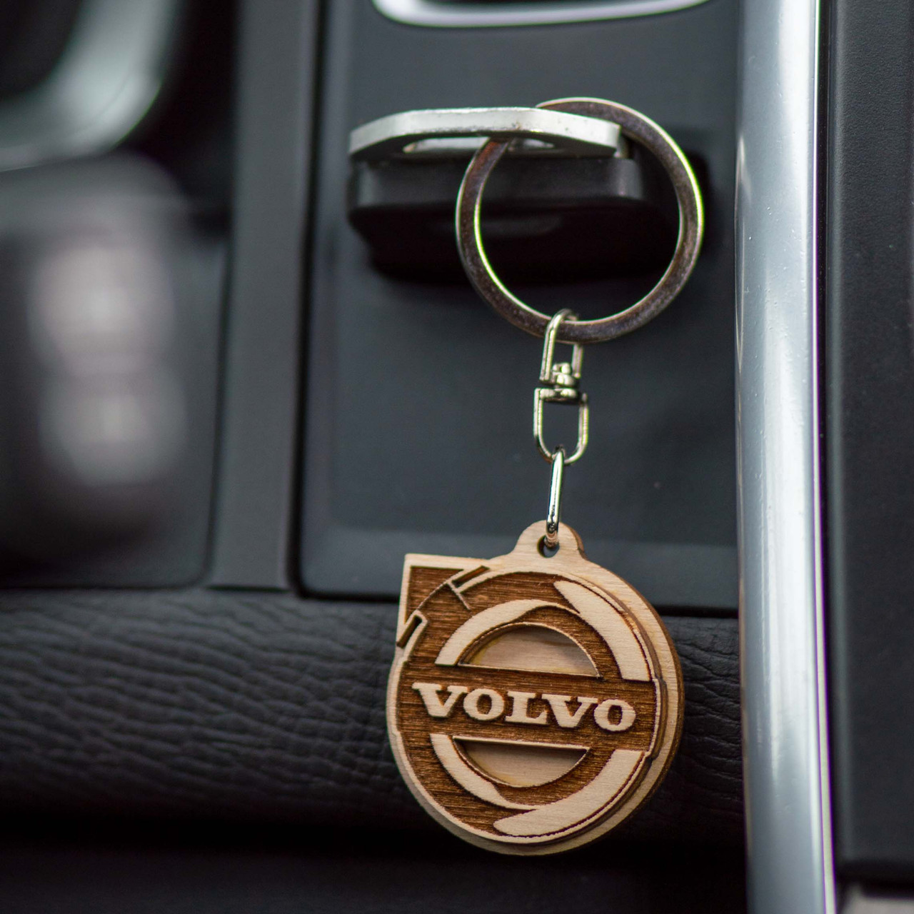 Брелок "Volvo" деревʼяний від WooDoo Ukraine