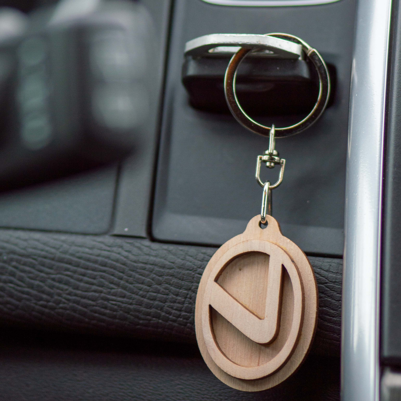 Брелок "Lexus" деревʼяний від WooDoo Ukraine