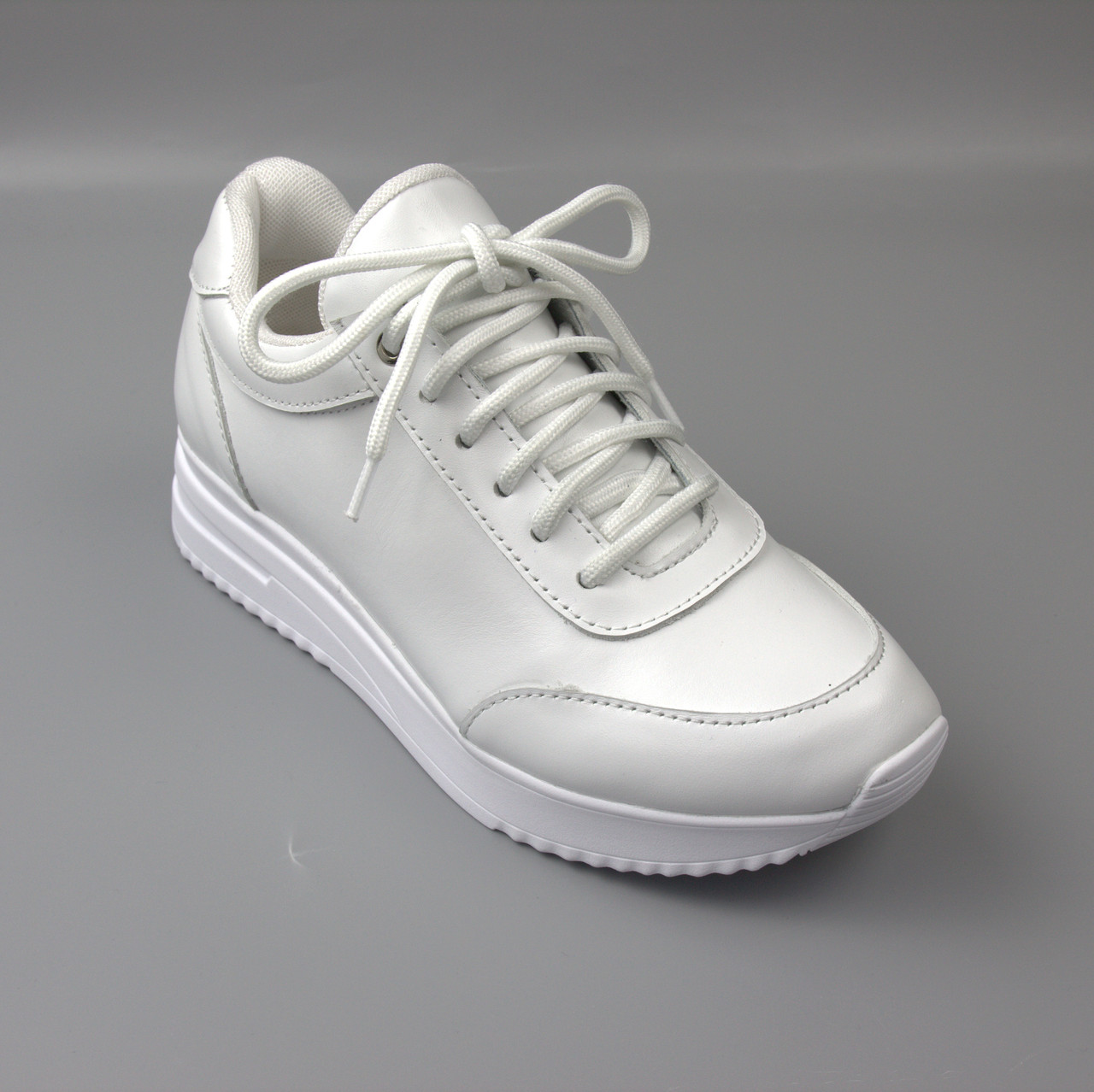Легкі білосніжні кросівки шкіряні снікерси жіноче взуття великих розмірів 40-44 Cosmo Shoes Ada Y White BS