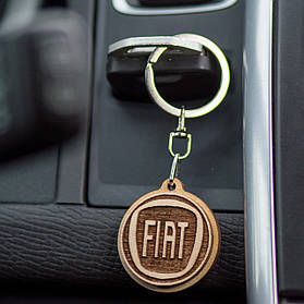 Брелок "Fiat" деревʼяний від WooDoo Ukraine