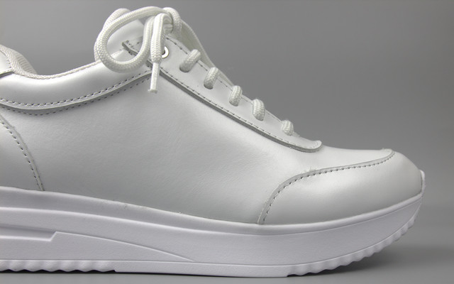 Легкі білосніжні кросівки шкіряні снікерси жіноче взуття великих розмірів 40-44 Cosmo Shoes Ada White BS 1788223002
