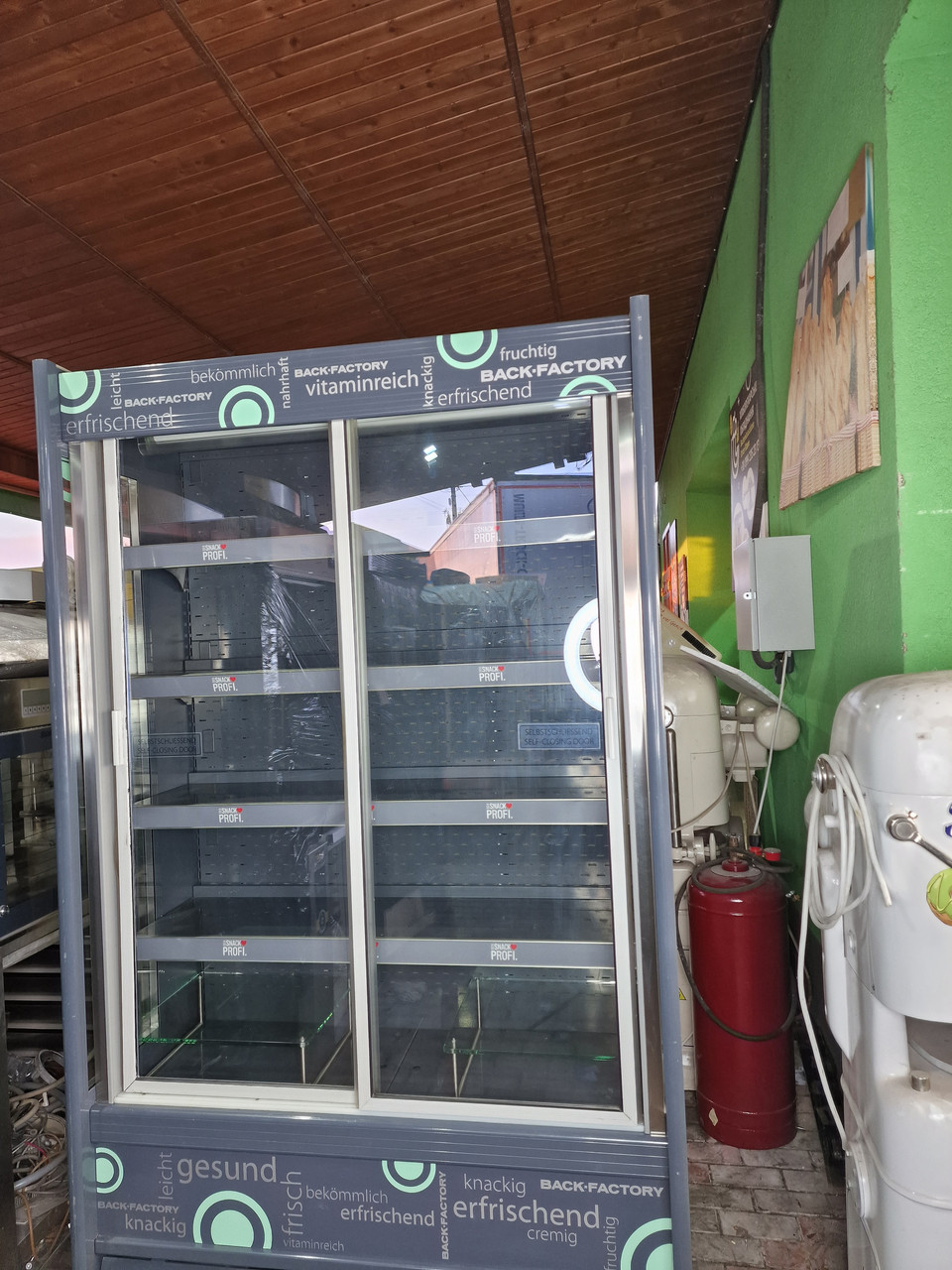 Холодильная витрина для кондитерских также для ресторанов - фото 4 - id-p1788432256