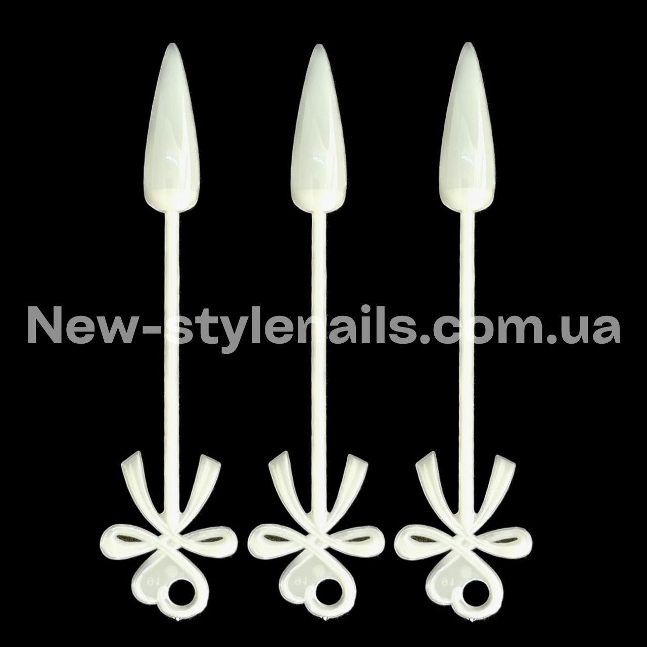 Палітра для лаку молочна, віяло на кільці, кіготь 24шт/уп.