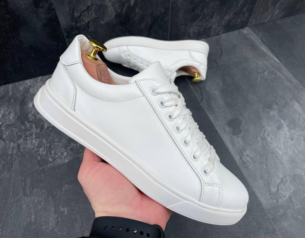 Кеди чоловічі шкіряні білі весна осінь. Взуття чоловіче зі шкіри на весну біле. Кросівки низькі чоловічі білі, фото 1