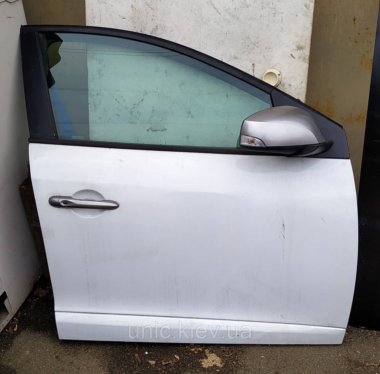 Двері передні праві Рено Меган 3 універсал б/в (801108014R)