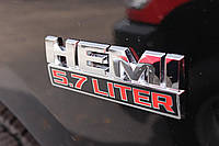 DODGE RAM CHRYSLER JEEP HEMI 5,7 ЛИТРА ЭМБЛЕМА НАЗНАЧЕНИЕ ЗНАЧОК ЛОГОТИП MOPAR OEM