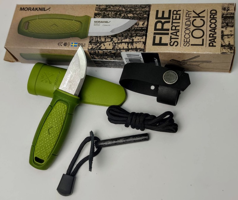 Ніж Morakniv Eldris 1.0 Colour Green (12633) + кресало, паракорд і застібка