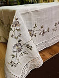 Скатерка  220х150 білого кольору з вишивкою сірими квітами, фото 3