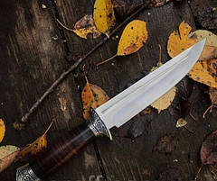 Мисливський ніж з дерев'яною ручкою і чохлом 26 см