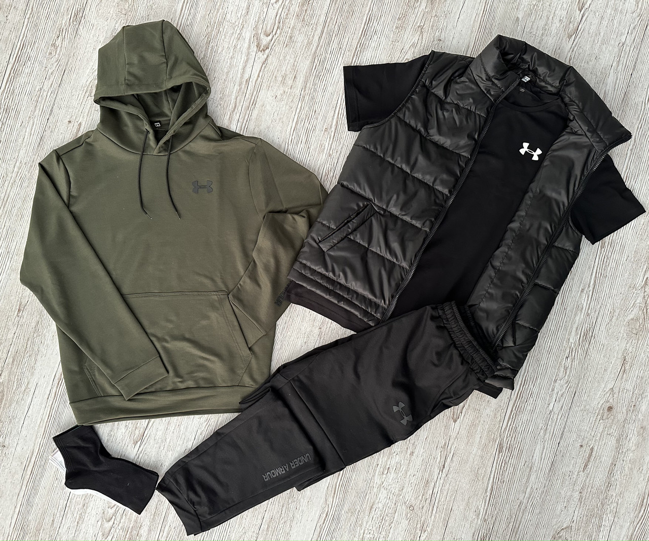 Комплект чоловічий under armour спортивний костюм жилетка футболка шкарпетки демісезонний весняний осінній андер армор хакі, фото 1