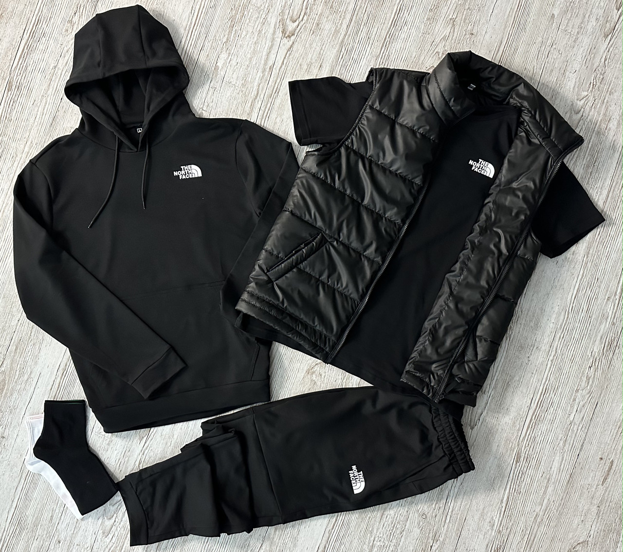 Комплект чоловічий The North Face спортивний костюм жилетка футболка шкарпетки демісезонний весняний осінній Тнф чорний, фото 1