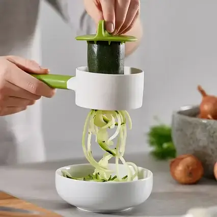 Тертка-спіралайзер (спиральна) Joseph Joseph SpiroGo Compact Hand-held Spiralizer, Терка-салатниця, фото 1