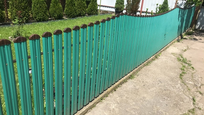 Штахетню пластикову для парканів і огорож, розмір 80х15 мм, колір зелений