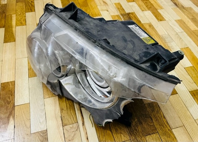 Range Rover 3 під запчастини ФАРА ПРАВА З АДАПТИВНИМИ БІКСЕНОНОМ XBC502040LPO, XBC502350LPO