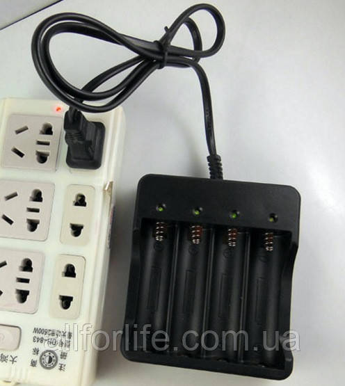 Универсальное зарядное устройство для Li-ion аккумуляторов на 4 слота Original Version - фото 2 - id-p424049996