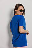Жіноча вільна футболка оверсайз із принтом у синьому кольорі розміру S/M, фото 2
