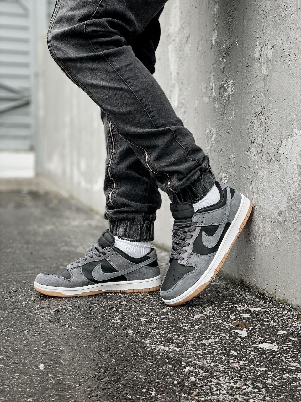 Jordan 1 black sales gum on feet
