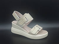 Шкіряні босоніжки на танкетці Erisses. Маленькі розміри (34,35).