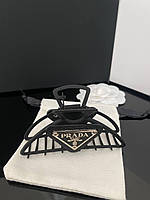 Брендовый черный краб-зажим с треугольным логотипом, качественный, ЛЮКС качество!