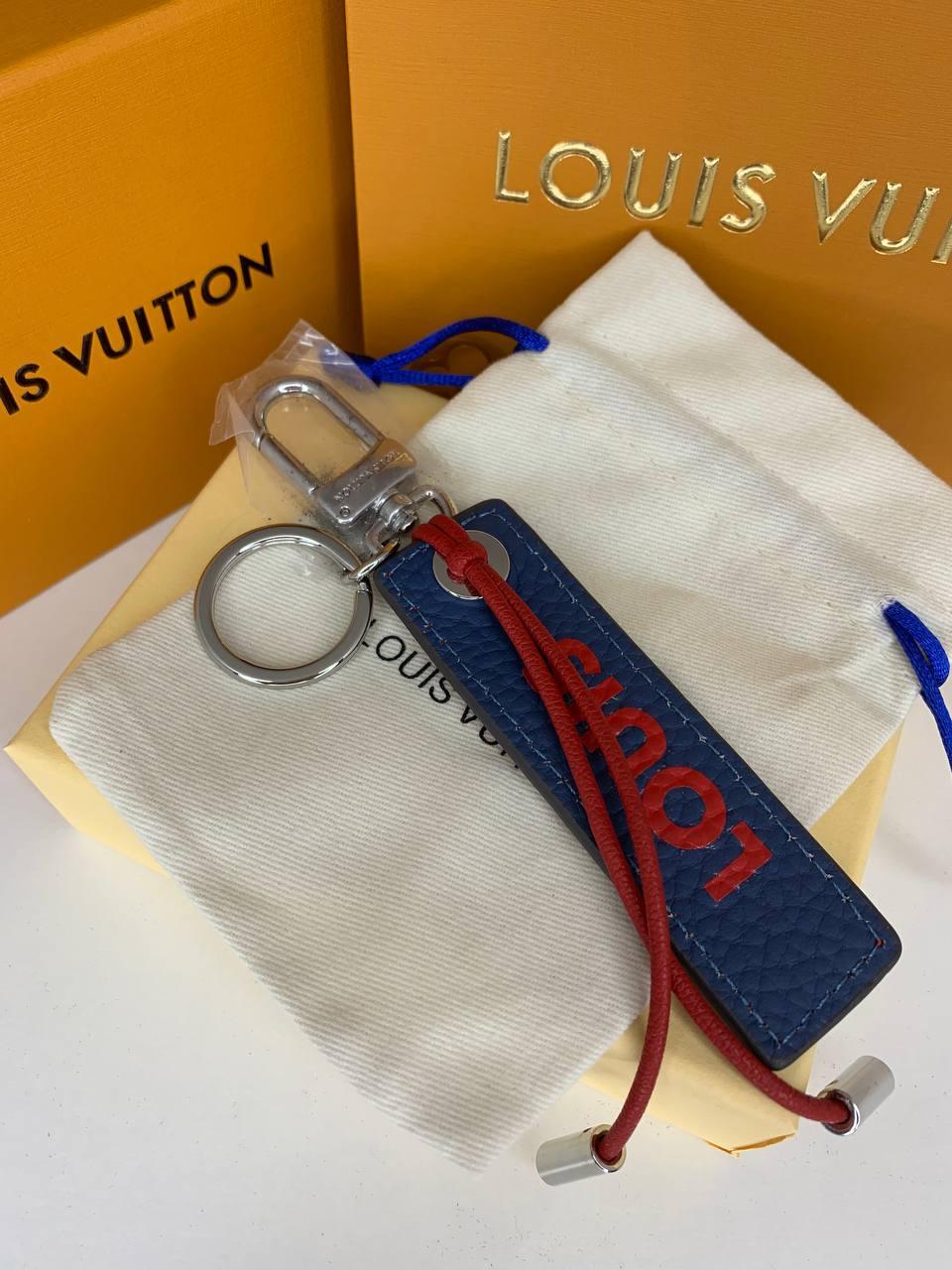 Брелок Луи Виттон Louis Vuitton синий кожаный с красной надписью - фото 3 - id-p1790316747
