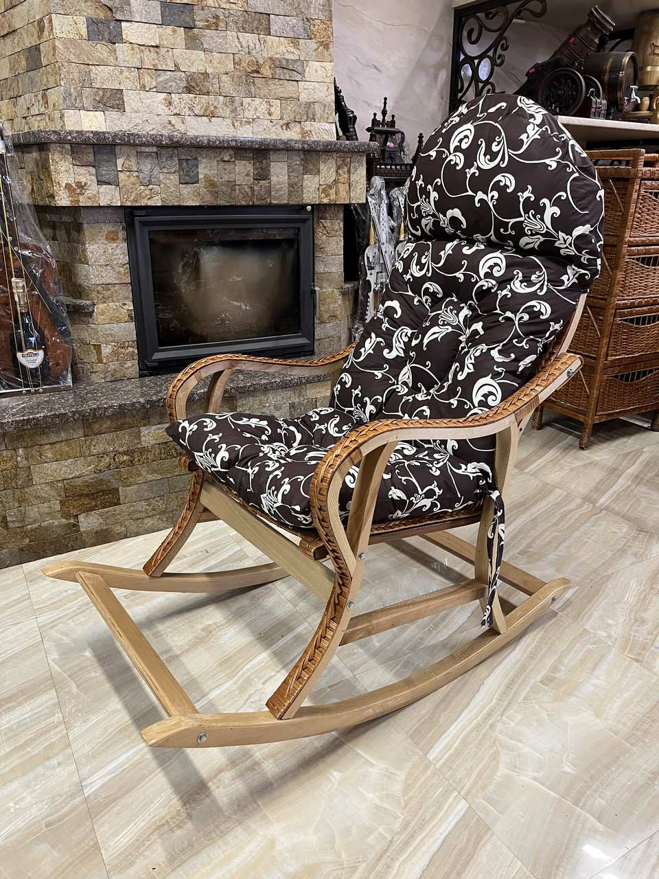 Крісло-гойдалка з лози