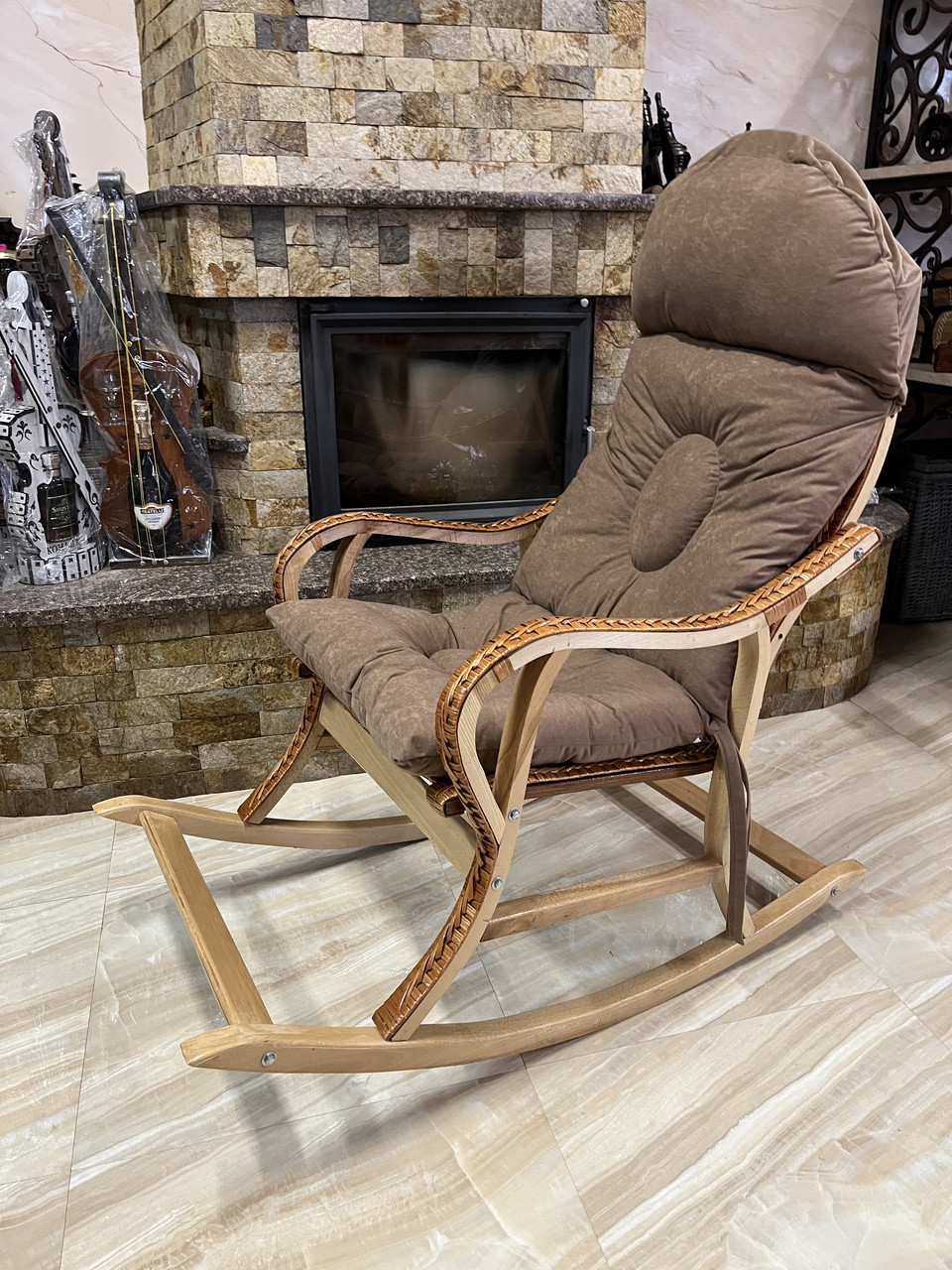Крісло-гойдалка з лози