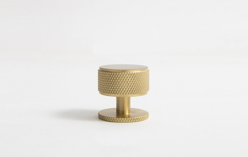 Ручка-кнопка Golden Artisan з гравіюванням модерн RT-LYJGH-28-00 BRASS GOLD латунь ø28 мм