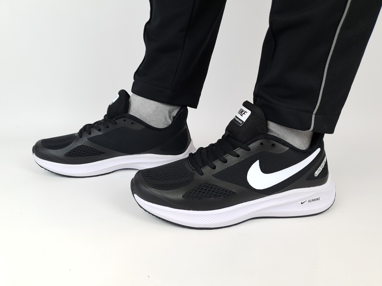 Літні кросівки чоловічі бігові чорно-білі Nike Zoom Guide 10 Runnig Black White. Взуття чоловіче Найк Гуід 10