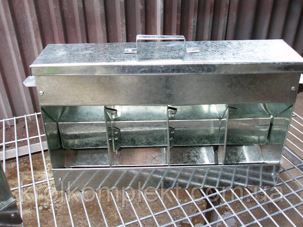 Важні критерії при виборі бункерних кормушок для кролів