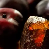 Аромат для свечи и мыла Черный янтарь и слива (аромамасло Black Amber and Plum)