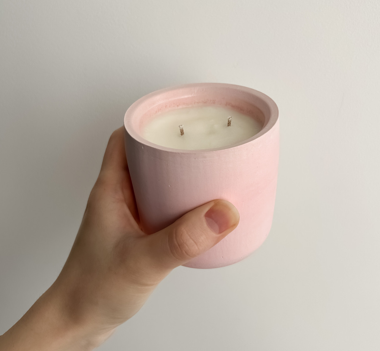 Соєва ароматична свічка в кашпо з кришкою з ароматом "Magnolia and Peony"