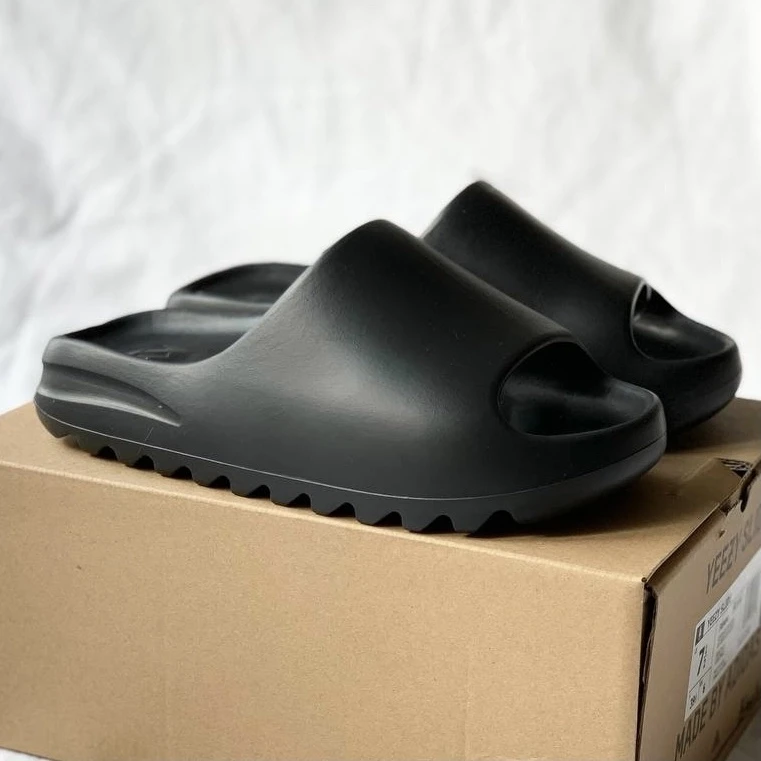 Adidas Yeezy Slide Black 36 — в Категории "Мужские Сандалии и Шлепанцы ...