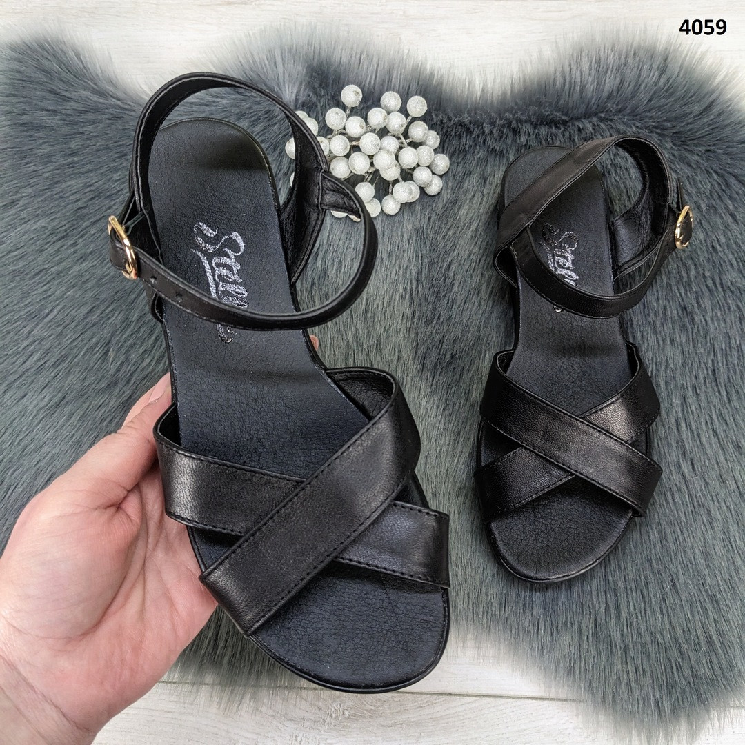 Босоніжки жіночі шкіряні чорні на танкетці Stella