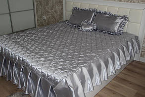 Атласне покривало з подушками сірий забарвлення