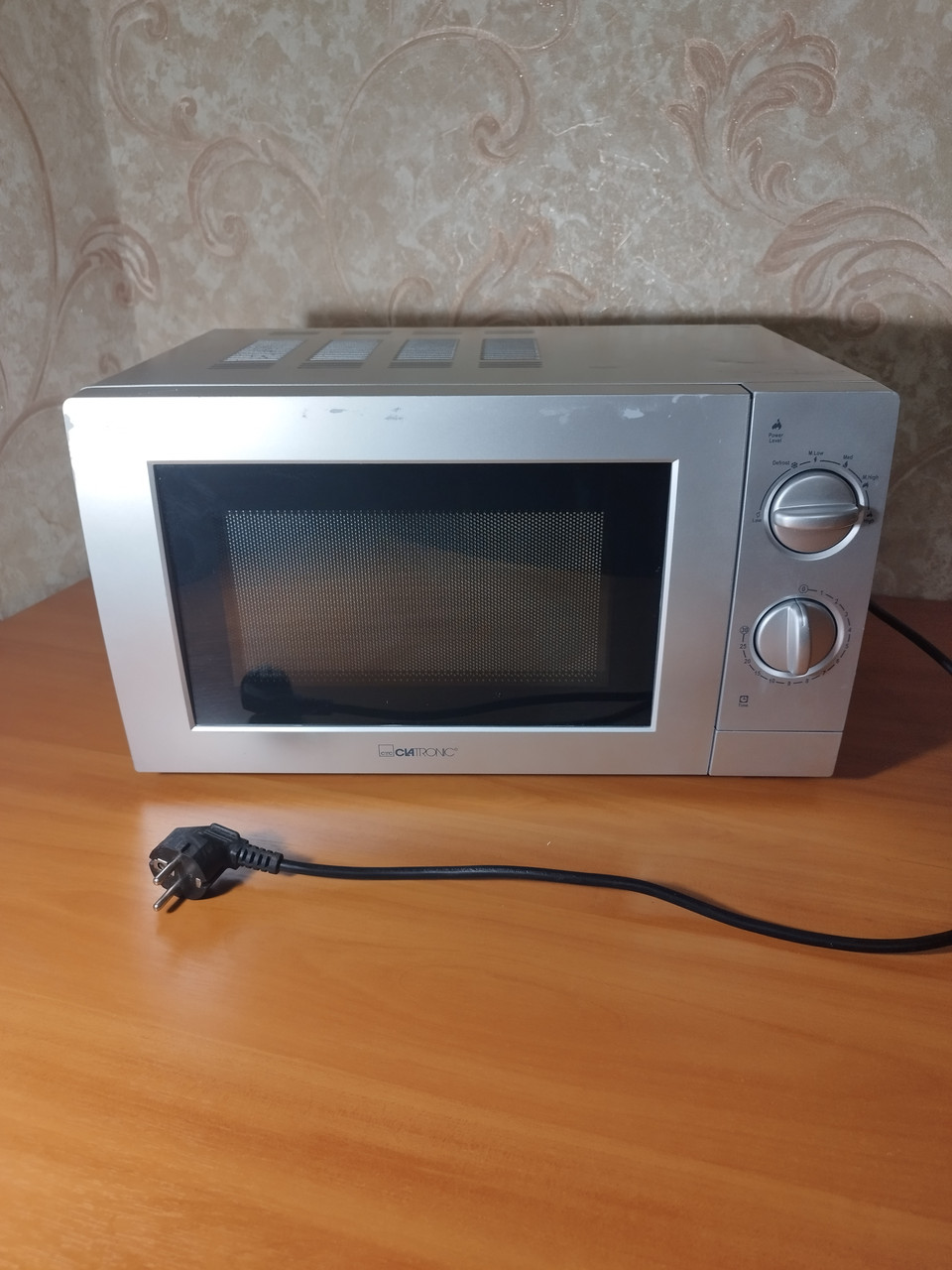 Купить МИКРОВОЛНОВКА Б/У, цена 1300 грн — Prom.ua (ID#1792082903)