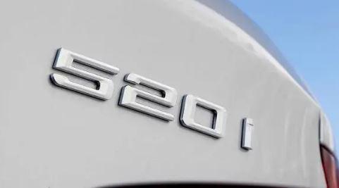 Шильдик емблема багажника BMW 520i БМВ 520і колір хром