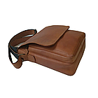 Чоловіча шкіряна сумка через плече планшет із натуральної шкіри з клапаном світло-коричнева 28×24×7 см, фото 3