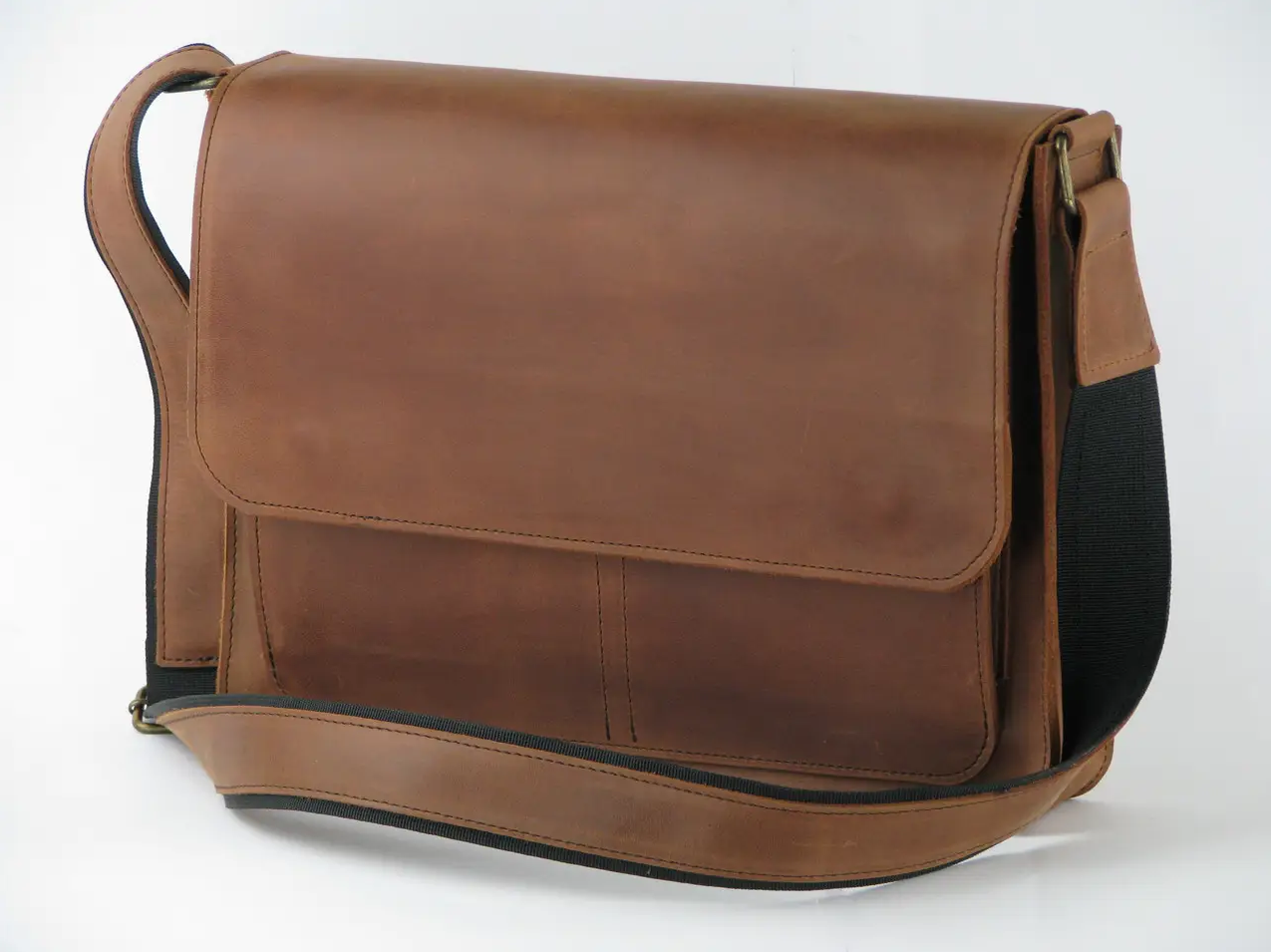 Жіноча шкіряна сумка для документів А4 з натуральної шкіри на плече з клапаном світло-коричнева, фото 1